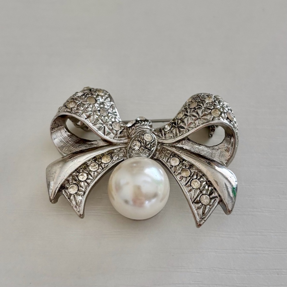 Silver Bow Pearl Brooch with Clear Crystals - Elegant Women's Jewelry